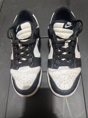Nike Men’s Black and White Low-Top Sneakers